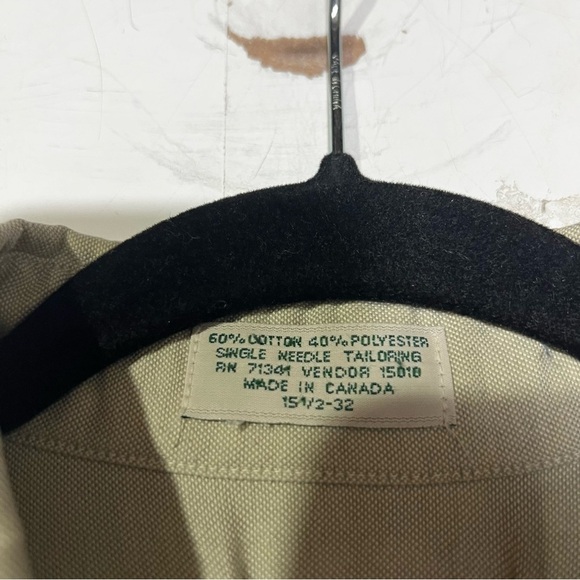 L.L. Bean Men’s Button Down Shirt Khaki Color White Buttons Size 15-1/2 32 - Picture 5 of 10